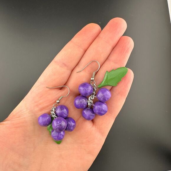 Fun Grapevine Light Wood Grape Berries Dangle Earrings Purple Green Handmade 2" - Picture 4 of 10